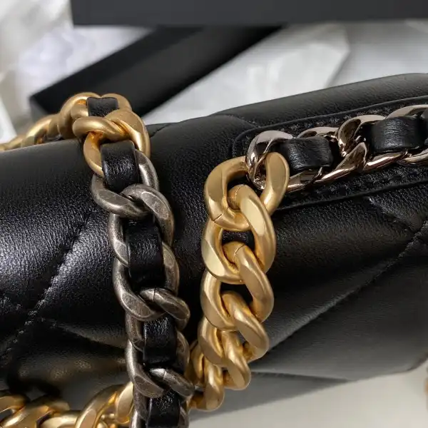 Firstbag Ru CHANEL 19 WALLET ON CHAIN 0122