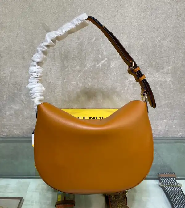 First Bag Ru FENDI SMALL CROISSANT 0126