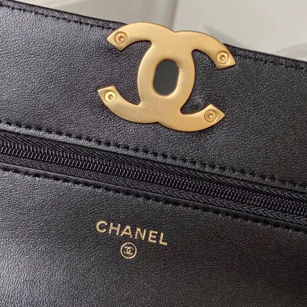 Firstbag Ru CHANEL 19 WALLET ON CHAIN 0122