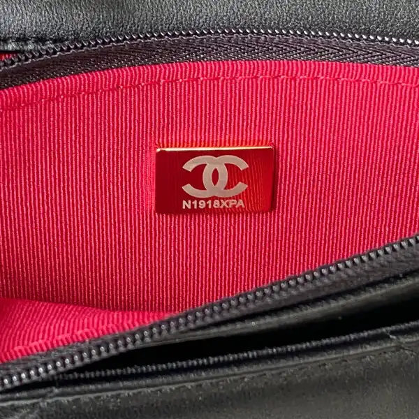 Firstbag Ru CHANEL 19 WALLET ON CHAIN 0122