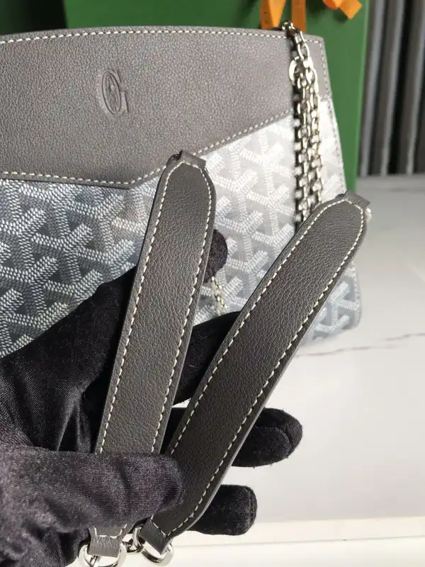 First Bag Ru GOYARD Rouette Structuré PM Bag 0125