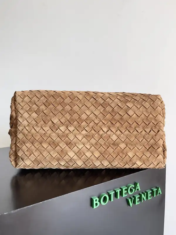 First Bag Ru BOTTEGA VENETA LARGE Andiamo 0124