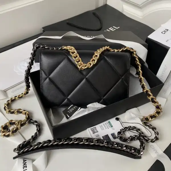 Firstbag Ru CHANEL 19 WALLET ON CHAIN 0122