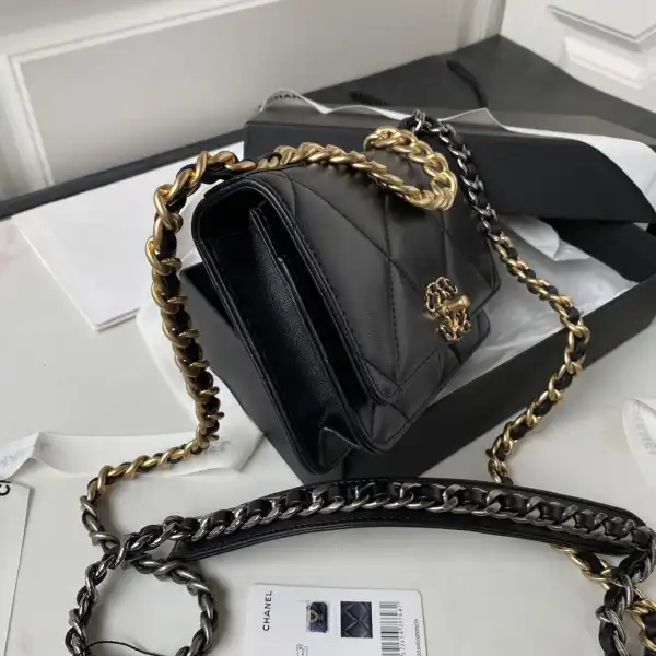 Firstbag Ru CHANEL 19 WALLET ON CHAIN 0122