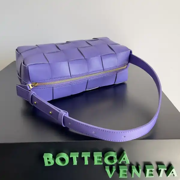 Firstbag Ru BOTTEGA VENETA BRICK CASSETTE 0124